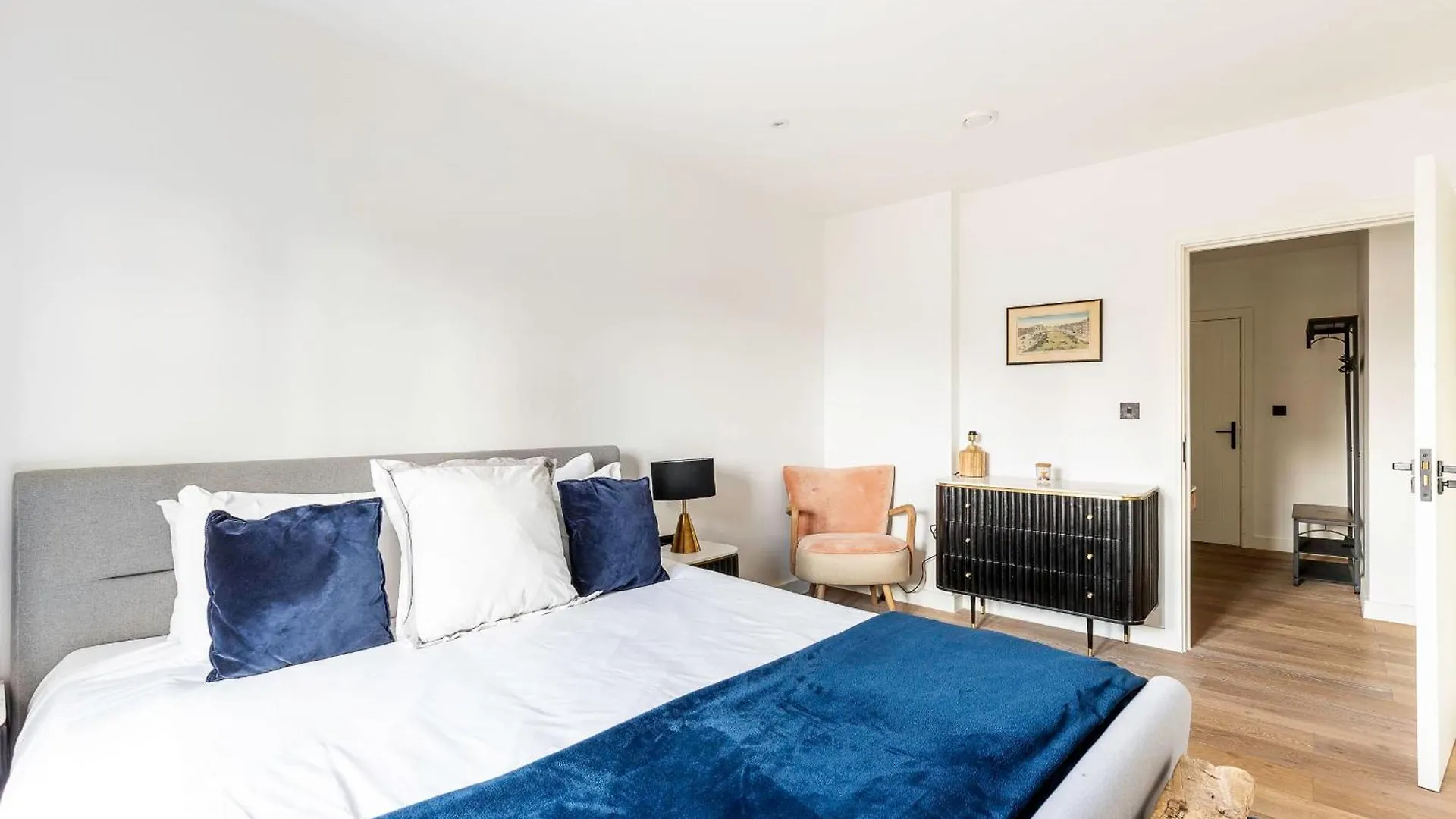 Apartment City View Spacious 2 Bedroom Penthouse London