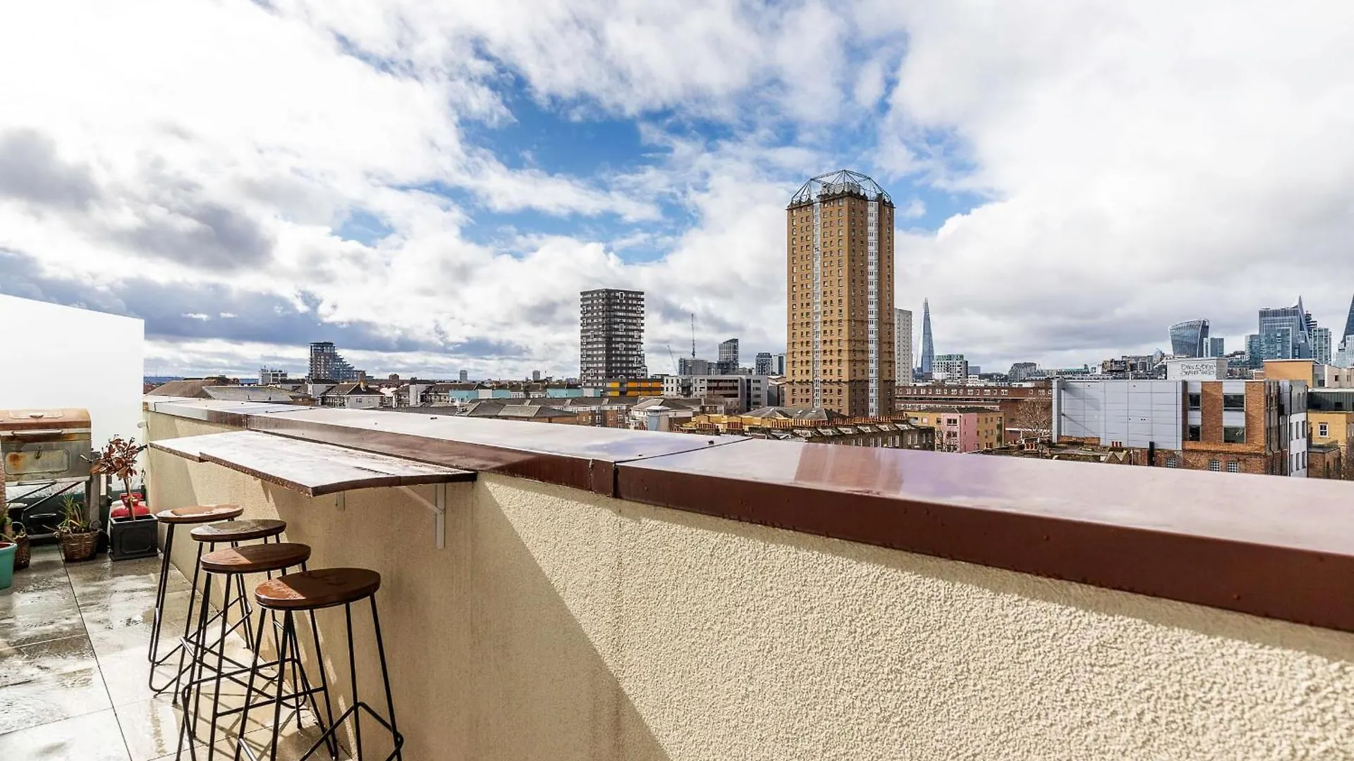 City View Spacious 2 Bedroom Penthouse London Apartment