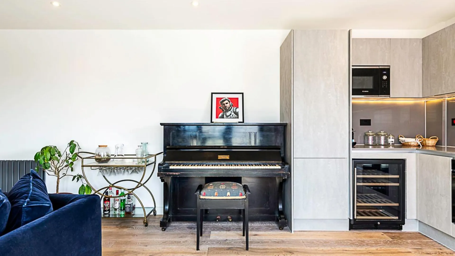 Apartment City View Spacious 2 Bedroom Penthouse London