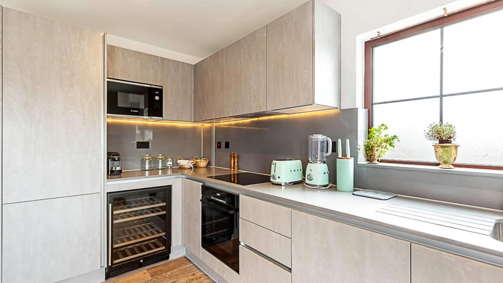 City View Spacious 2 Bedroom Penthouse London