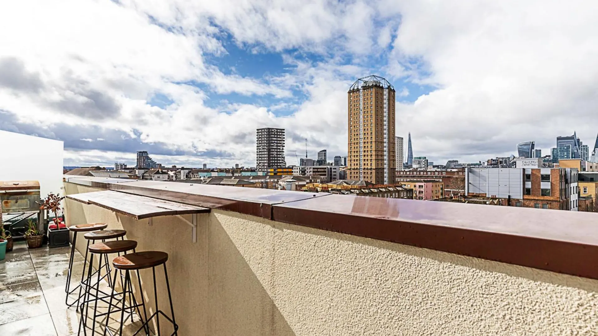 City View Spacious 2 Bedroom Penthouse London Apartment
