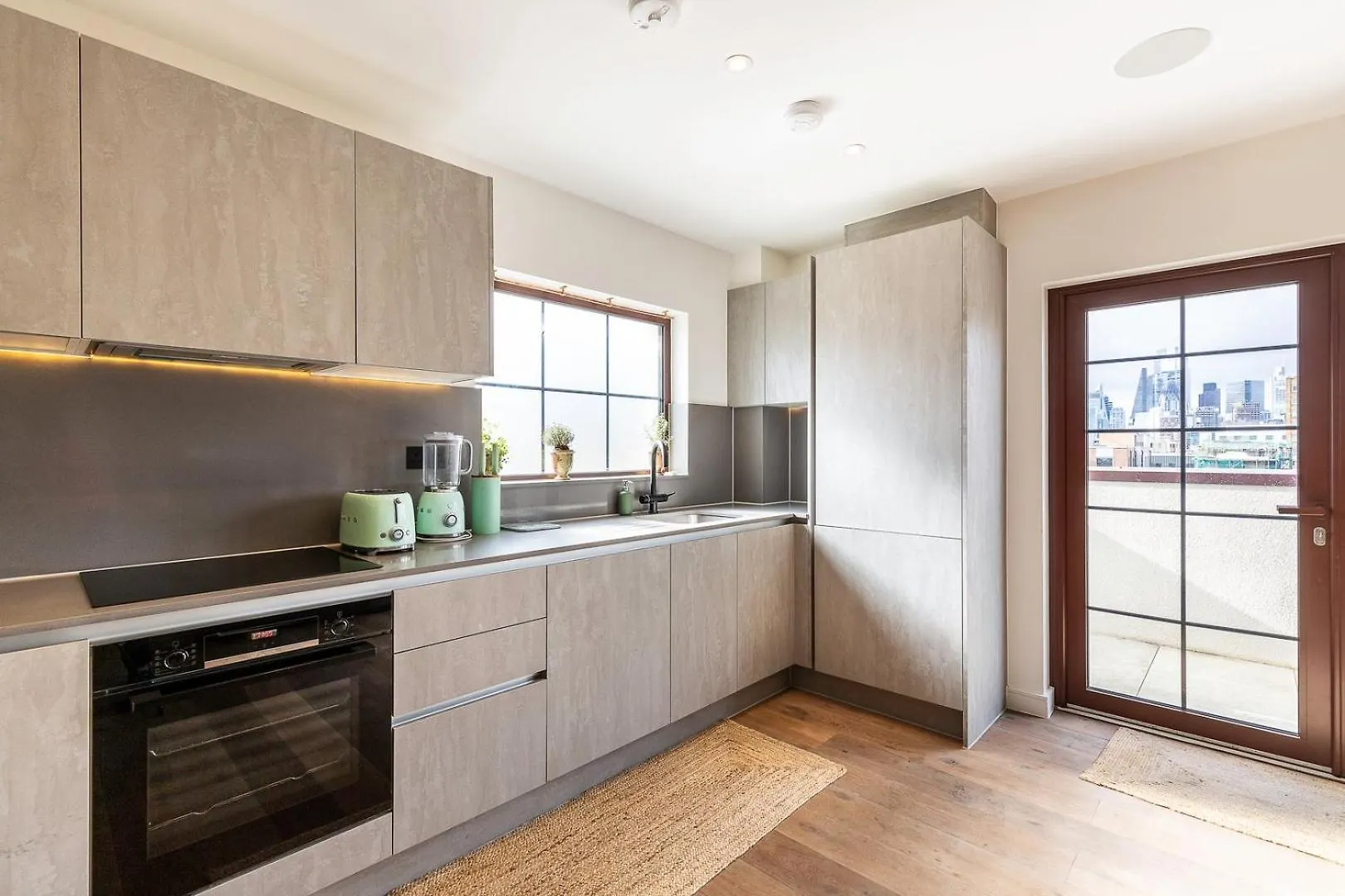 Apartment City View Spacious 2 Bedroom Penthouse London