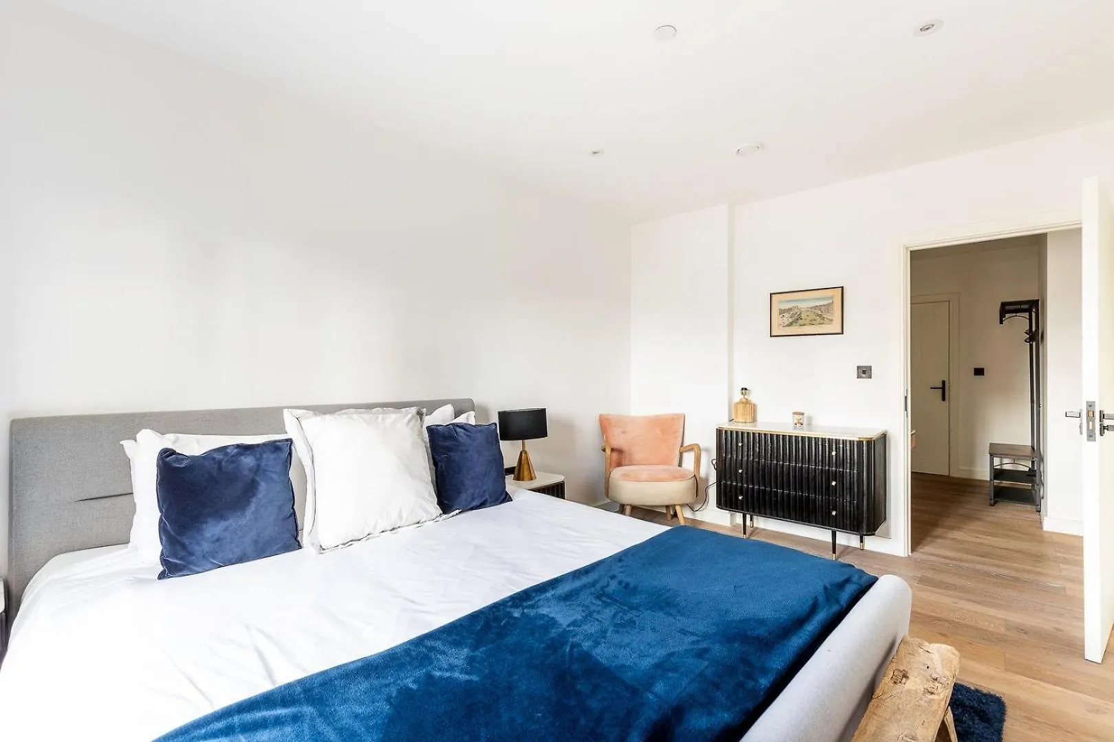 Apartment City View Spacious 2 Bedroom Penthouse London